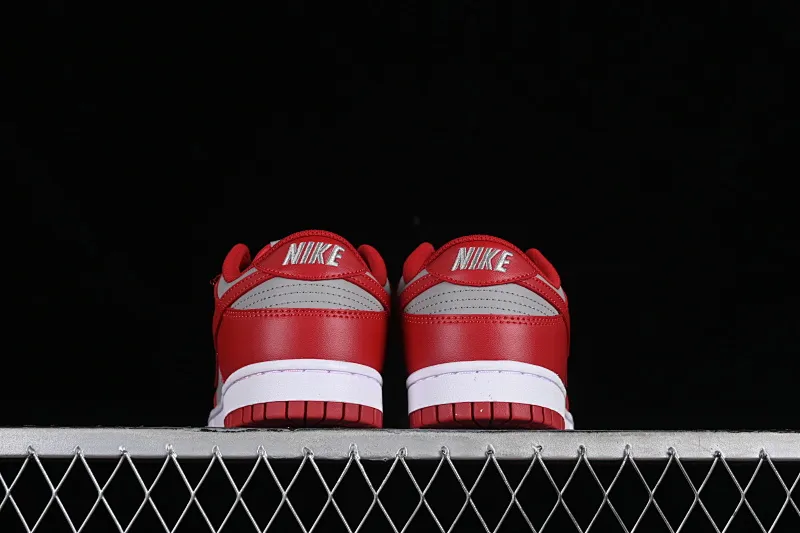 All Categories Nk SB Dunk Series Nk SB Dunk Low Low-top sneakers Nk SB Dunk Low Gray and red color Low-top casual sports skateboard shoes CW1590-0002
